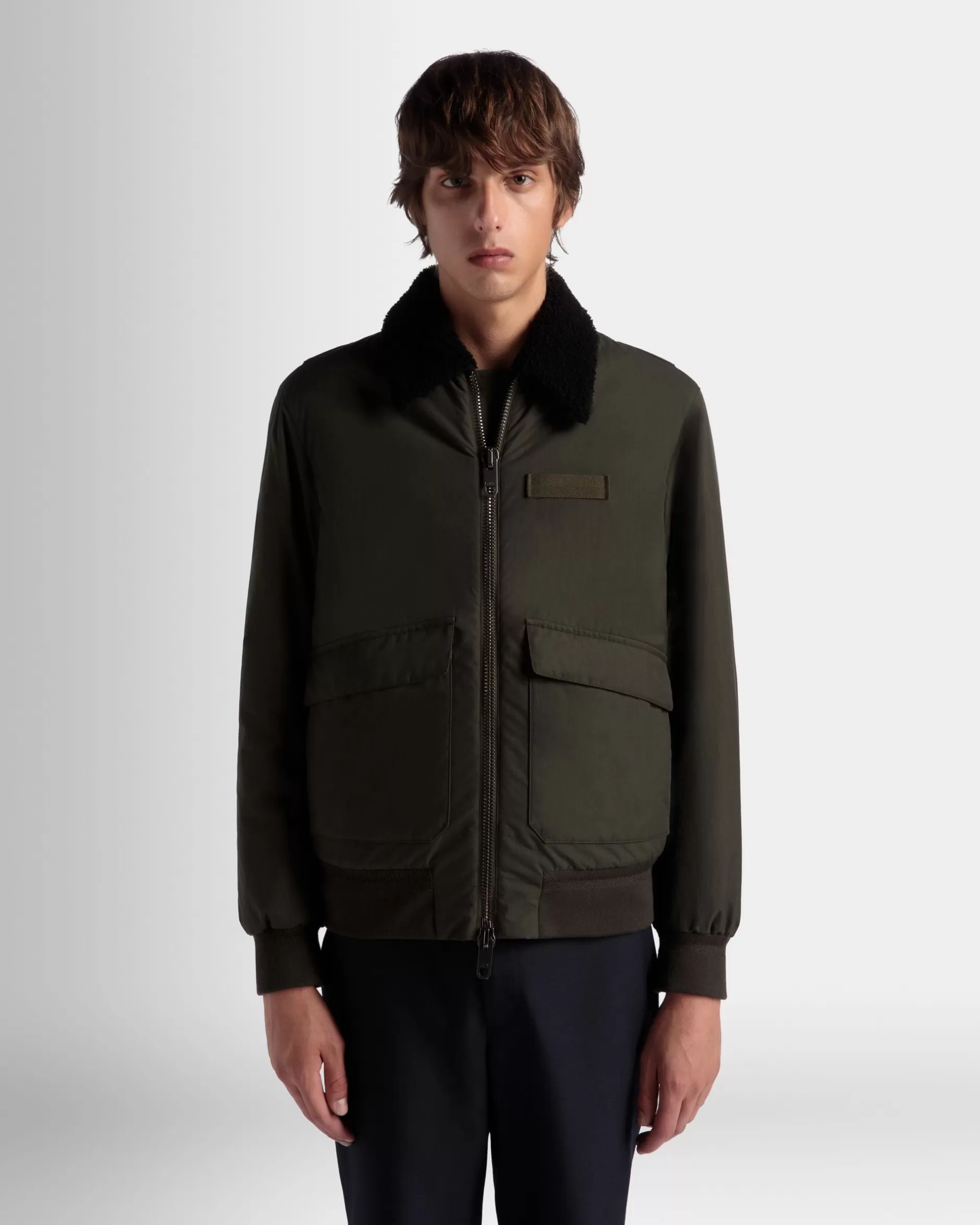 Bally Bomberjacke Aus Nylon In Olive Green Aus Der Adrien Brody Travel-Kollektion Grün Store