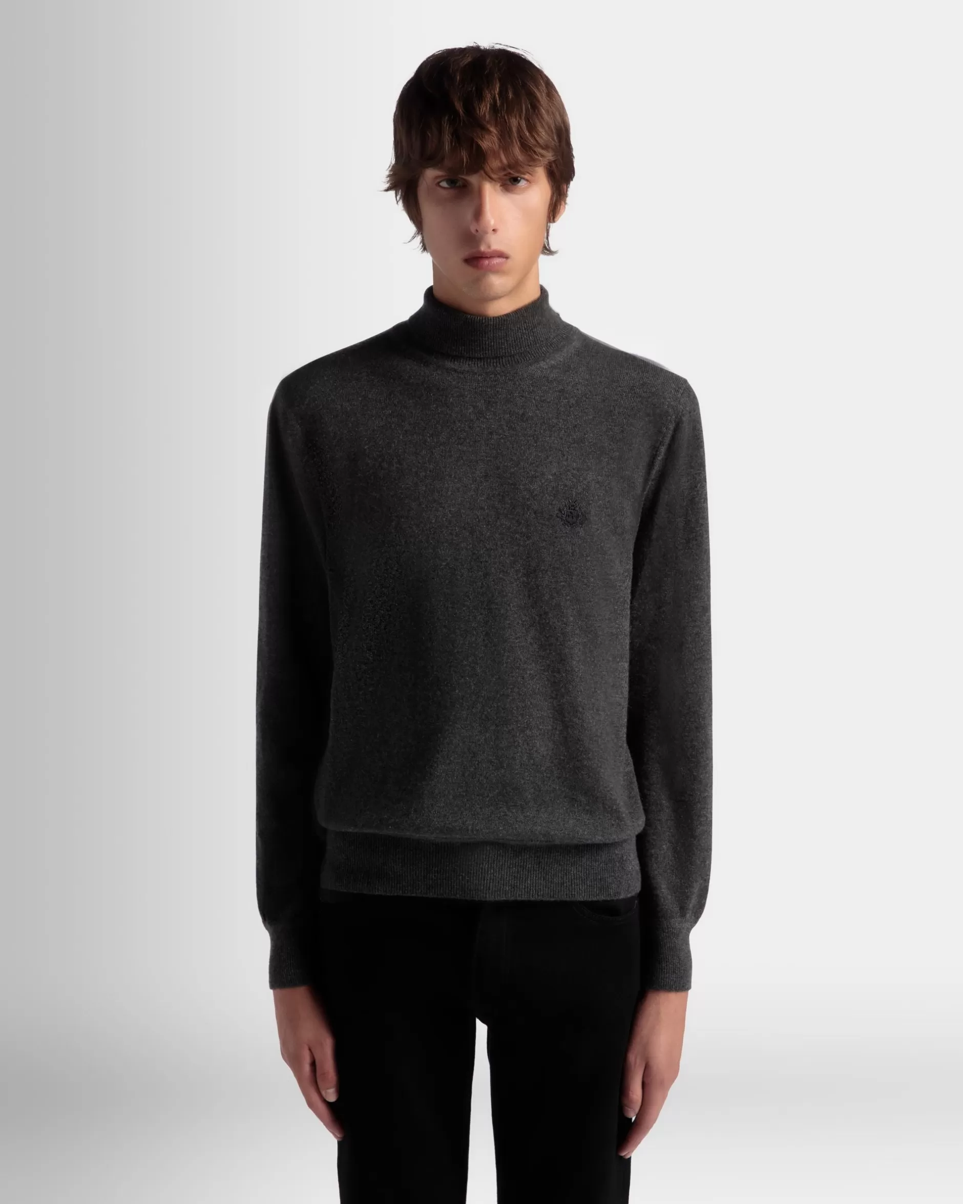 Bally Rollkragenpullover Aus Kaschmir In Dunkel Aus Der Adrien Brody Travel-Kollektion Grau New
