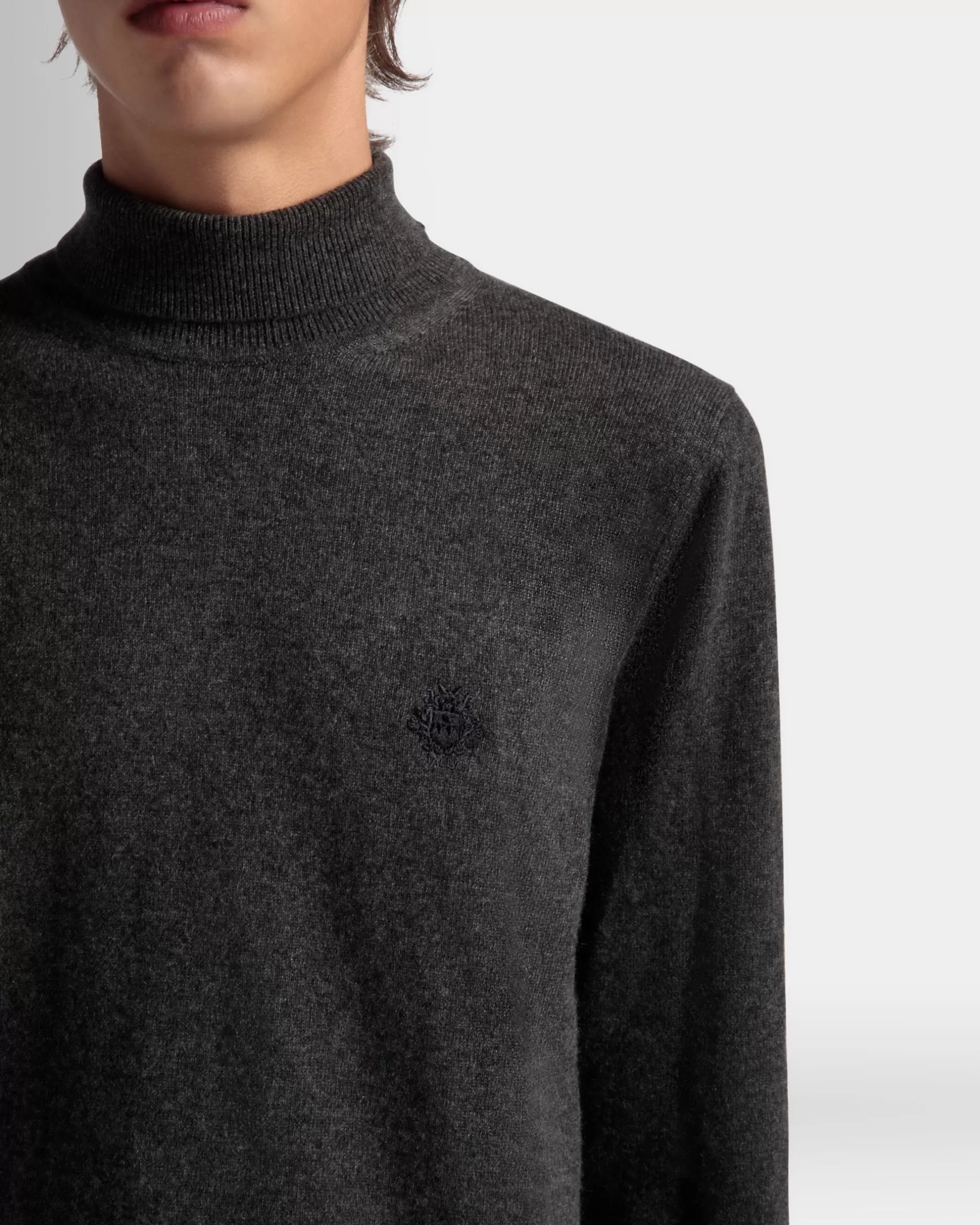 Bally Rollkragenpullover Aus Kaschmir In Dunkel Aus Der Adrien Brody Travel-Kollektion Grau New