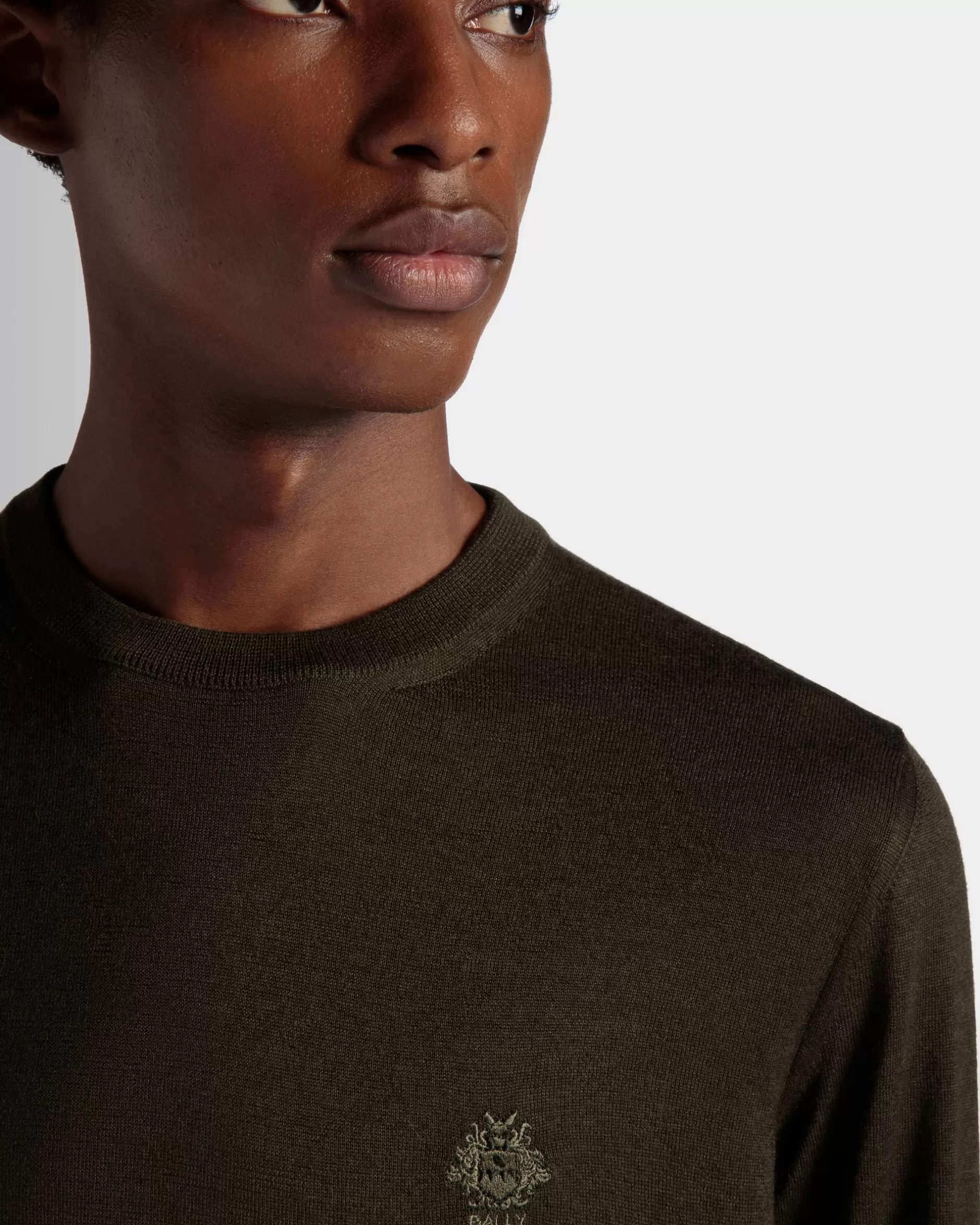Bally Rundhalspullover Aus Kaschmir In Military Green Aus Der Adrien Brody Travel-Kollektion Grün Online